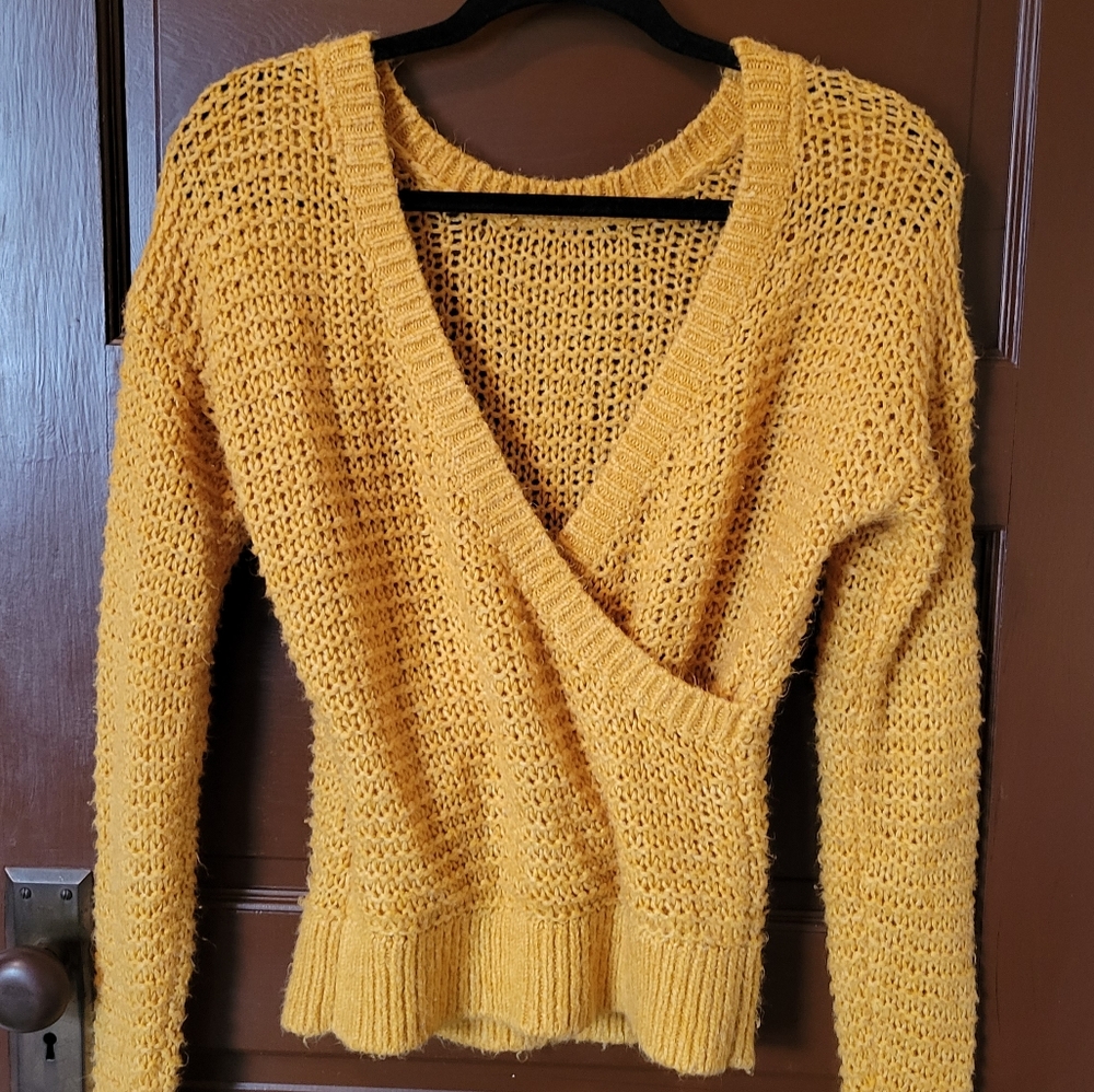 Small yellow sweater